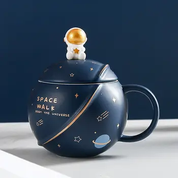  Spațiu de Mers pe jos Cani Ceramice cu Capac Set de Lingura de Creative Drinkware Sfera Planeta Drăguț Apă Cesti de Ceai Coffeeware Astronaut Cana de Cafea